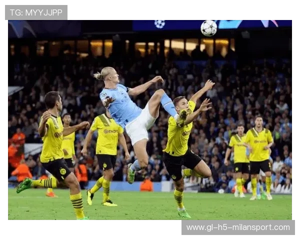 曼城左右转换顺畅，哈兰德凌空爆射