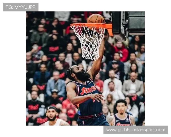 哈登突破上篮造犯规并罚中,76人坚持到底 哈登突破上篮造犯规并罚中,76人坚持到底