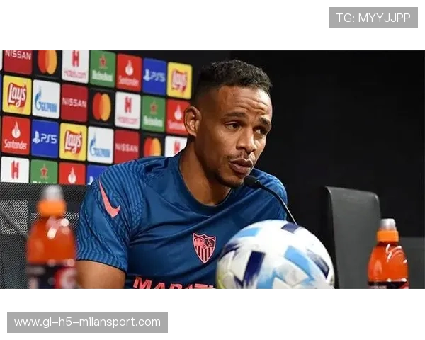 塞维利亚费尔南多远距离怒抽震动球门，豪迈之举赢得全场掌声！