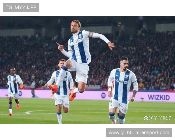 西甲瓦伦西亚连续抓住反击机会,比分被逼近