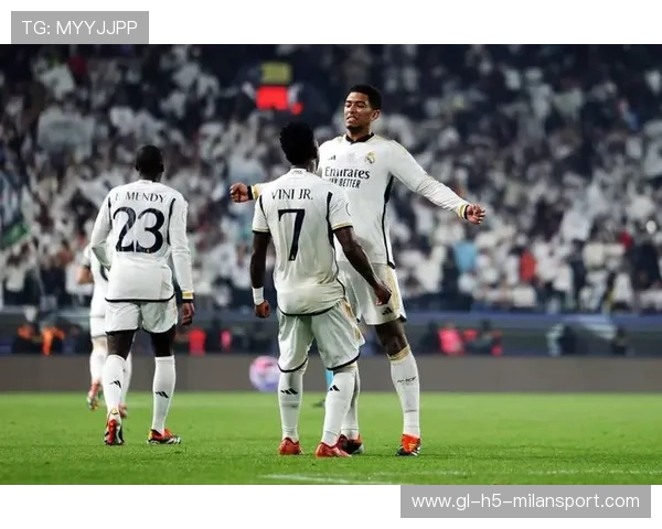 贝林厄姆长途奔袭送出直塞，英格兰攻门机会接连