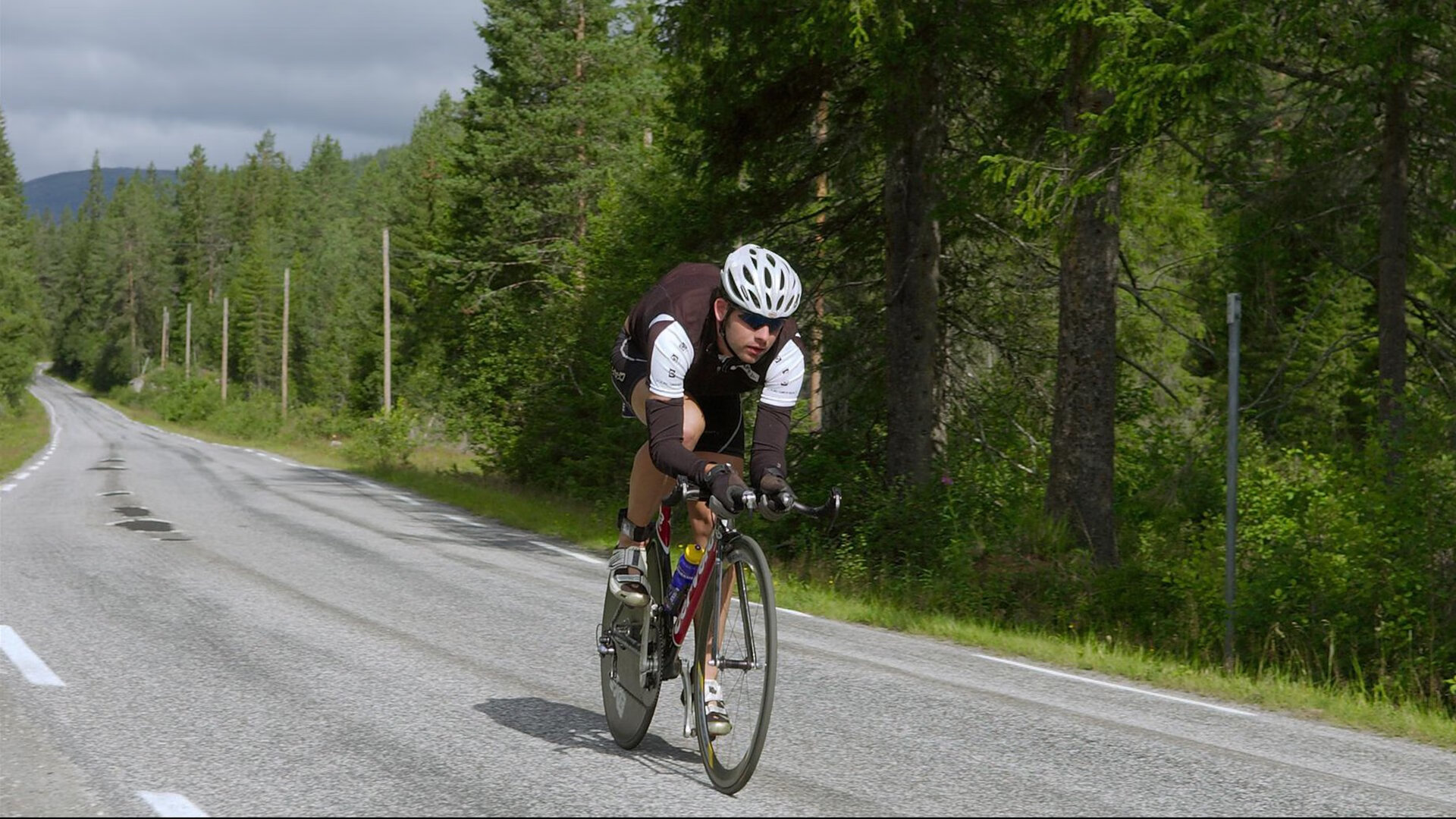 男子仰泳选手出水角度更佳，男子仰泳比赛视频